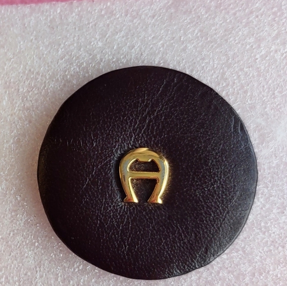 Vintage Gold Hinged Pill Box Case - Picture 3 of 14